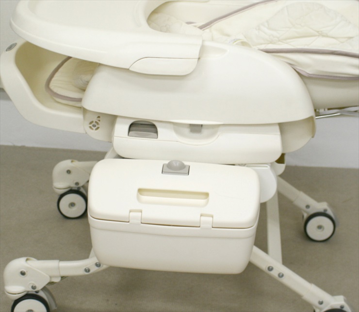 ネムリラ AUTO SWING ミッキーマウス アイボリーIV コンビ 電動