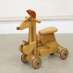 カンガルー親子 木製乗用玩具 tede 103N Skippy Kangaroo Janoschik