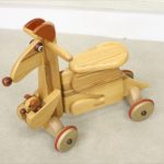 カンガルー親子 木製乗用玩具 tede 103N Skippy Kangaroo Janoschik