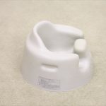 バンボ Bumbo グレー 未使用安全ベルト付