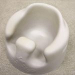 バンボ Bumbo グレー 未使用安全ベルト付